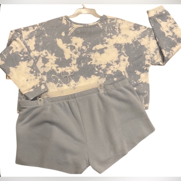 Women’s 2X Grayson Social sleepwear set. Tye dye blue white w/ dog/cat h… - Picture 4 of 6